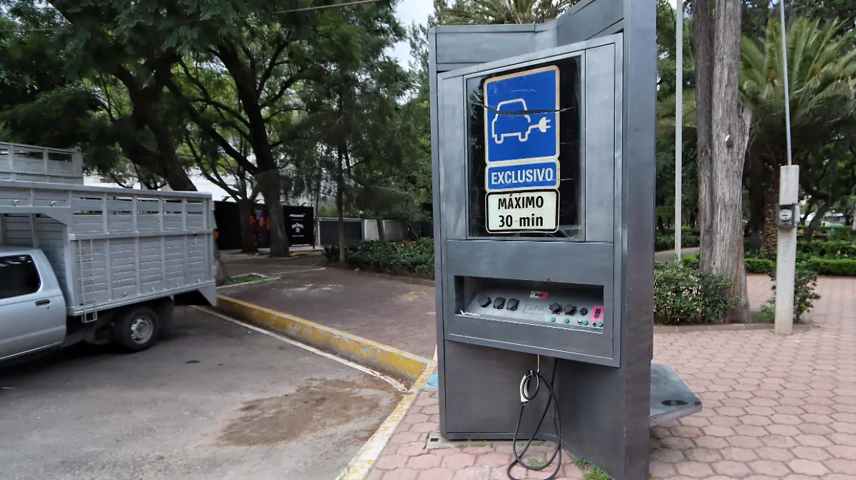 electrolineras-estaciones de carga-autos electricos-Horacio y Alfred de Musset